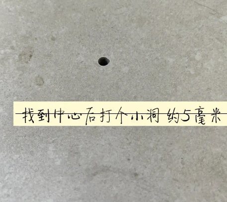 扎囊瓷砖空鼓维修公司专业解答在瓷砖铺贴过程中，如果砂料搅拌不均匀，将会带来以下问题