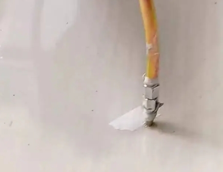 扎囊瓷砖空鼓维修公司专业解答在瓷砖铺贴过程中，如果使用的砂料过粗（如全部使用了粗砂），可能会导致以下问题